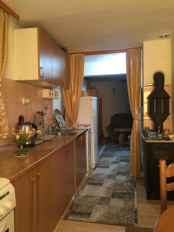 Dolores Tesanj Buitenkant foto