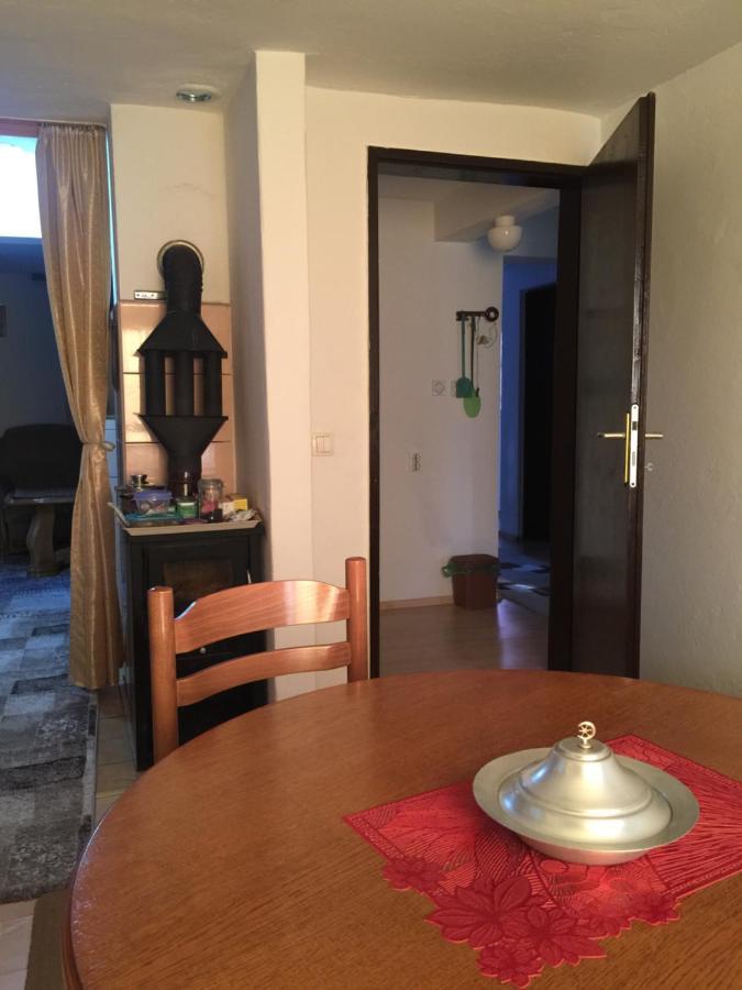 Dolores Tesanj Buitenkant foto