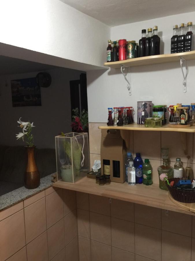 Dolores Tesanj Buitenkant foto